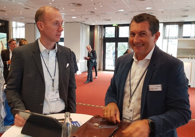 Jürgen Zäch (rechts), Geschäftsführer des Beratungsunternehmens Digidor, im Gespräch mit Philipp Achten von Pfefferminzia