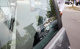 Autofahrer haftet für „Dooring“-Unfall